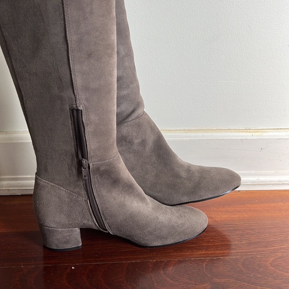 Vince Camuto Boots - Size 8 - Picture 4 of 9